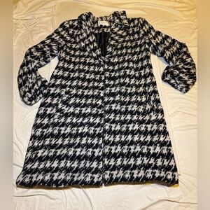 Katherine Barclay Black and White Houndstooth Trench Coat